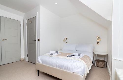 Newbattle House | 2 Bedroom Cottage-Free Parking