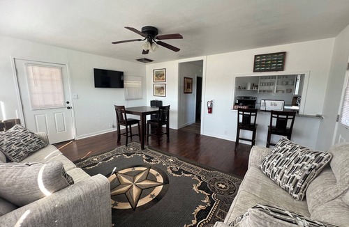 Burnet Cottage | 2-bedroom cottage in perfect Burnet with cool AC breeze