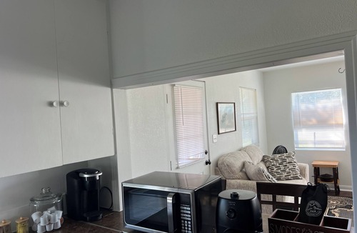 Burnet Cottage | 2-bedroom cottage in perfect Burnet with cool AC breeze