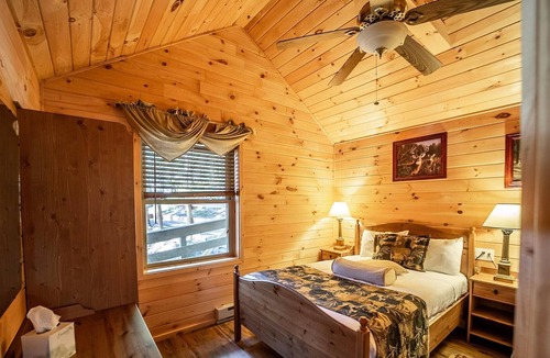 Long Lake Cottage | 2 Bedroom Cottage, sleeps 5