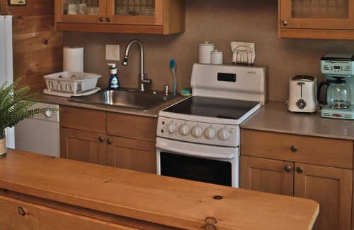 Long Lake Cottage | 2 Bedroom Cottage, sleeps 5