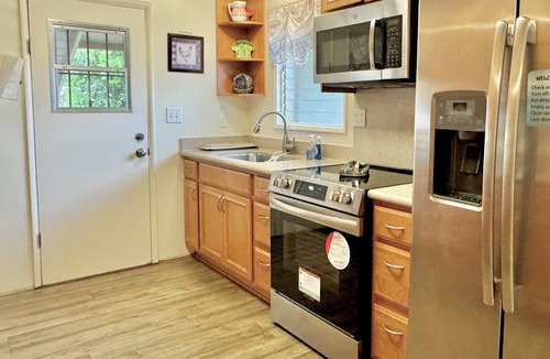 Ewa Cottage | 2-bedroom cottage, steps from the ocean, AC, parking