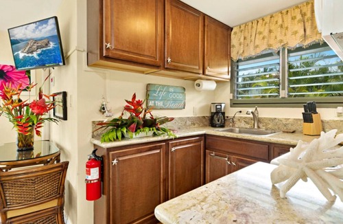 Waimanalo Cottage | 2 Bedroom Cottage With Hot Tub