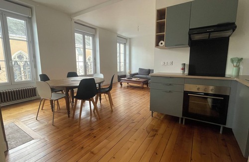 Ecommoy Apartment | 2-bedroom courtyard apartment sleeps 6