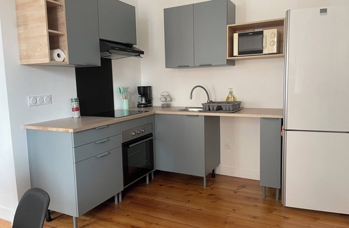 Ecommoy Apartment | 2-bedroom courtyard apartment sleeps 6