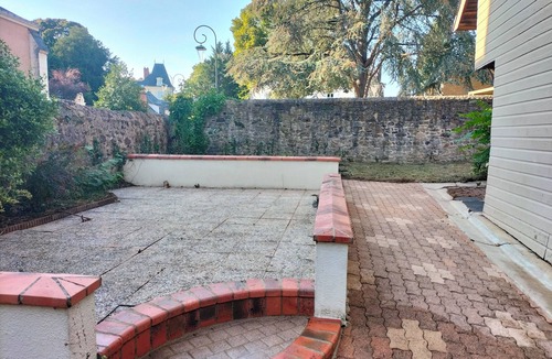 Ecommoy Apartment | 2-bedroom courtyard apartment sleeps 6