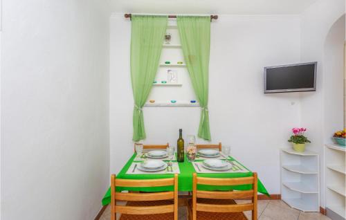 Omisalj Apartment | 2 Bedroom Cozy Apartment In Omisalj