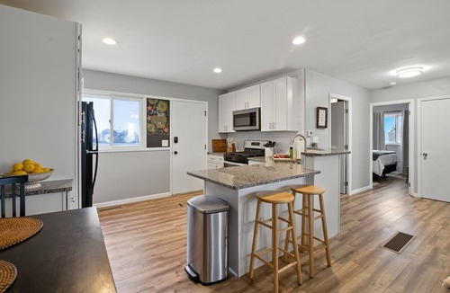 Lincoln House | 2-Bedroom Cozy Capitol View Near PBA, Memorial Stadium, and The BOB