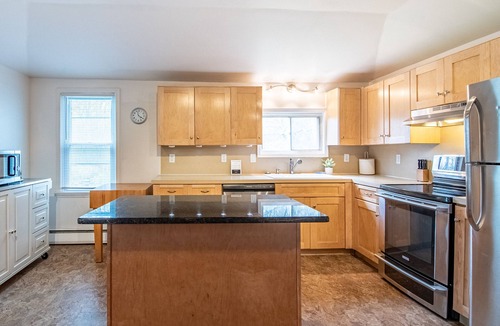 Mountain Top Cottage | 2 Bedroom Cozy Cottage!