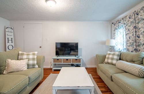Mountain Top Cottage | 2 Bedroom Cozy Cottage!