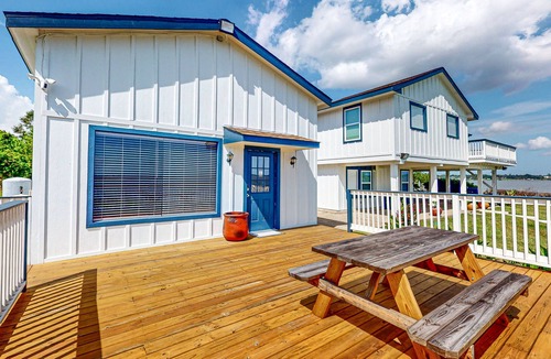 Barrett House | 2-bedroom cozy guest home with patio and shared pool and views