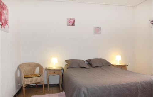 Saint-Trinit House | 2 Bedroom Cozy Home In Saint Trinit