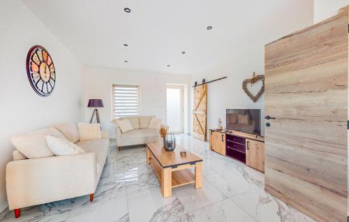 Charnois House | 2 Bedroom Cozy Home In Charnois