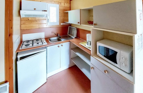 Chef-Boutonne House | 2 bedroom cozy (sta)caravan in CHEF-BOUTONNE
