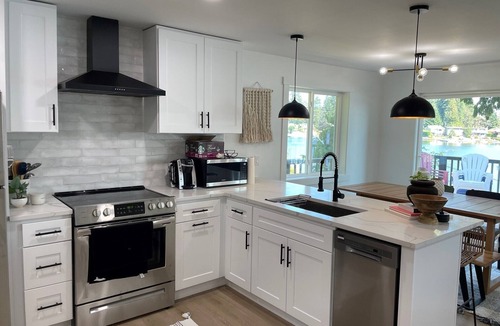 SeaTac House | 2-bedroom Cozy Waterfront Cottage