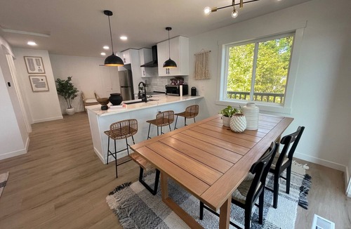 SeaTac House | 2-bedroom Cozy Waterfront Cottage