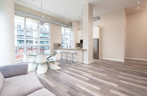 South Hill Condo | 2 bedroom + Den bright Casa Loma/Madison Avenue Loft Condo