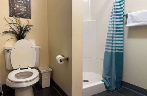 Downtown Pittsburgh Apartment | 2 Bedroom Downtown Apt | Walkable | Safe | Clean