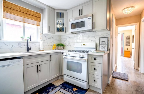 Topham Park House | 2 Bedroom East-York Bungalow