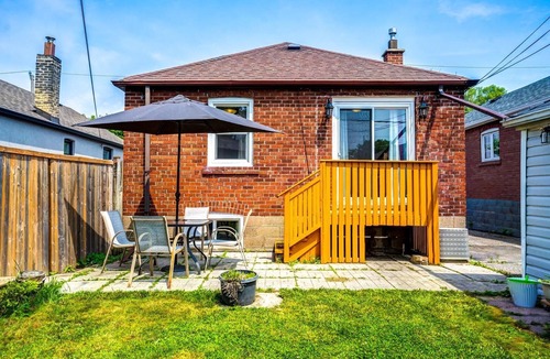 Topham Park House | 2 Bedroom East-York Bungalow