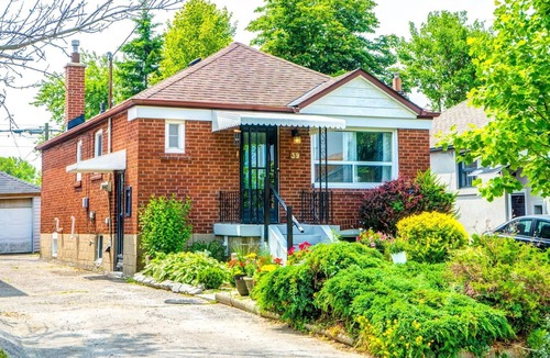 Topham Park House | 2 Bedroom East-York Bungalow