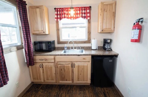 Attica House | 2 Bedroom Efficiency Luxury Cabin