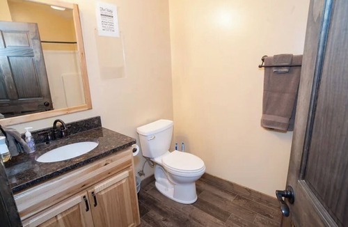 Attica House | 2 Bedroom Efficiency Luxury Cabin
