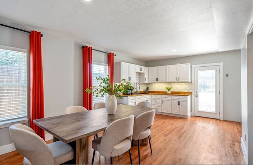 Greater East End Apartment | 2-bedroom - Equipped Kitchen - Gated Parking