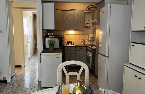 Le Chateau Apartment | 2-Bedroom Flat, 50m from the beach, near center