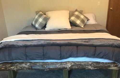 Mayhill Cabin | 2 Bedroom Family Mountain cabin that Sleeps 9 with Stunning Views