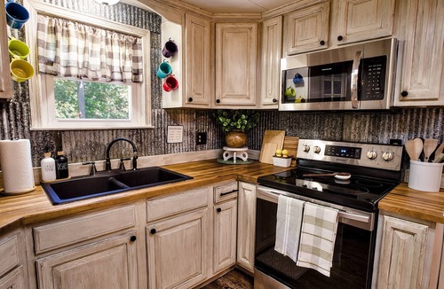 Carthage Other | 2-bedroom farmhouse in quaint Carthage with beautiful creekside access