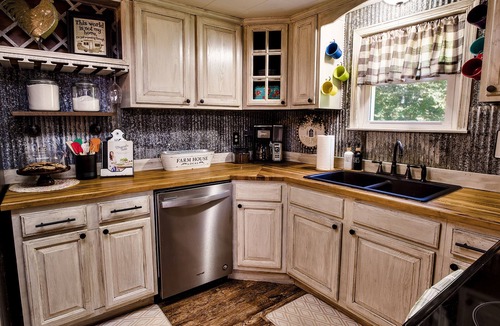 Carthage Other | 2-bedroom farmhouse in quaint Carthage with beautiful creekside access