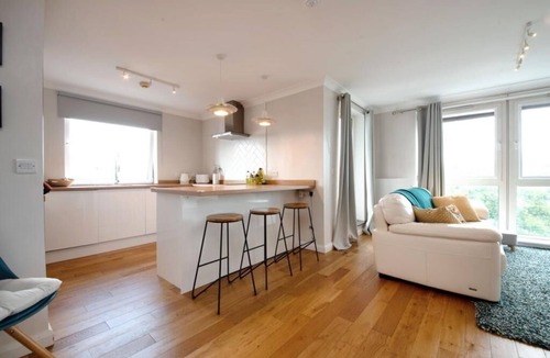 Basingstoke Apartment | 2-bedroom flat - Central location - Executive living