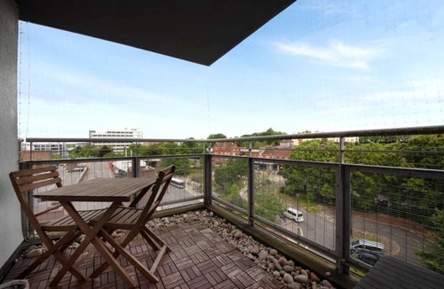 Basingstoke Apartment | 2-bedroom flat - Central location - Executive living