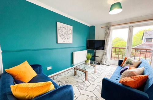 Knowle Sands Apartment | 2 Bedroom Flat - Free Parking