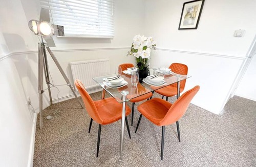 Knowle Sands Apartment | 2 Bedroom Flat - Free Parking