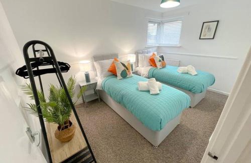 Knowle Sands Apartment | 2 Bedroom Flat - Free Parking