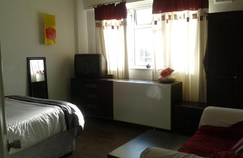 Stepney Green Apartment | 2 Bedroom Flat in Whitechapel