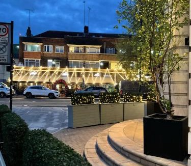 Maida Vale Apartment | 2 Bedroom Flat with 24 7 security and concierge