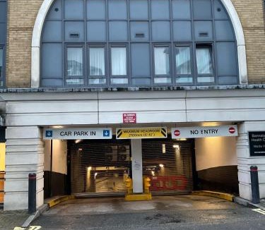 Maida Vale Apartment | 2 Bedroom Flat with 24 7 security and concierge