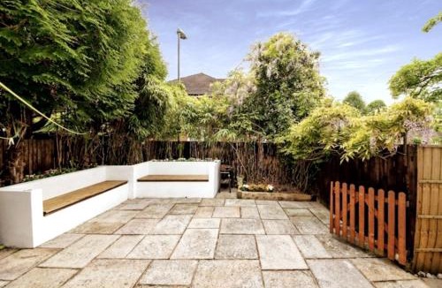 Pinner South Apartment | 2 Bedroom Flat with Garden