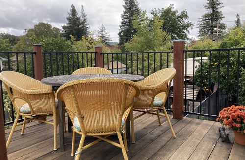 Cloverdale Apartment | 2 Bedroom Flat With Short Walk to Downtown