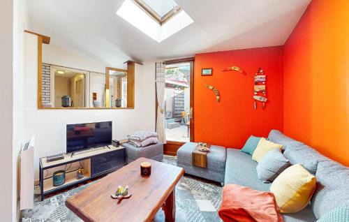Neuville-sous-Montreuil House | 2 Bedroom Gorgeous Home In Neuville-Sous-Montreui