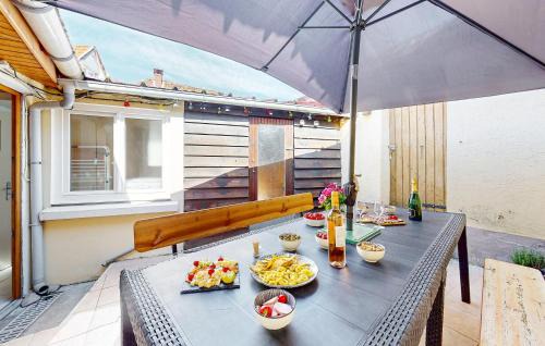 Neuville-sous-Montreuil House | 2 Bedroom Gorgeous Home In Neuville-Sous-Montreui