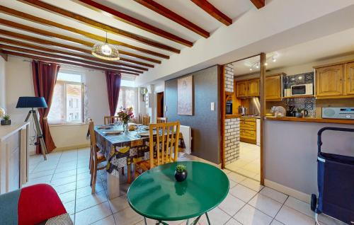 Neuville-sous-Montreuil House | 2 Bedroom Gorgeous Home In Neuville-Sous-Montreui