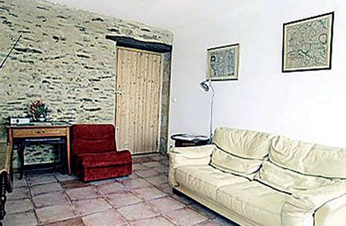 Saint-Jean-des-Mauvrets House | 2 bedroom accommodation in St Jean des Mauvrets