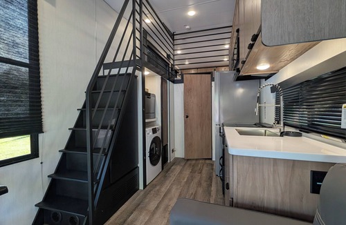 Satsuma House | 2 Bedroom FREE Boat ON CANAL fish out back and fire pit more FUR BABIES welcome