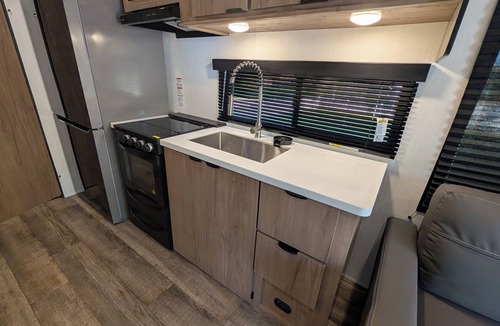 Satsuma House | 2 Bedroom FREE Boat ON CANAL fish out back and fire pit more FUR BABIES welcome