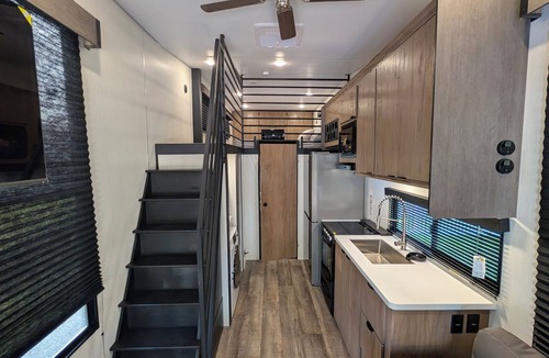 Satsuma House | 2 Bedroom FREE Boat ON CANAL fish out back and fire pit more FUR BABIES welcome