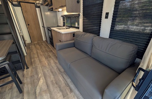 Satsuma House | 2 Bedroom FREE Boat ON CANAL fish out back and fire pit more FUR BABIES welcome